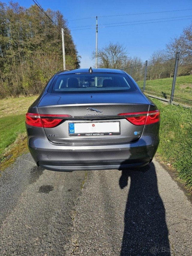 Jaguar XF 2,0   120 kW, výbava Prestige,