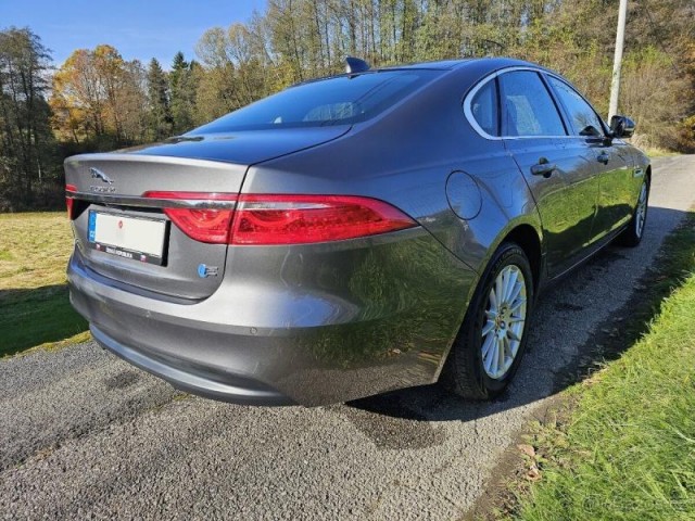 Jaguar XF 2,0   120 kW, výbava Prestige,