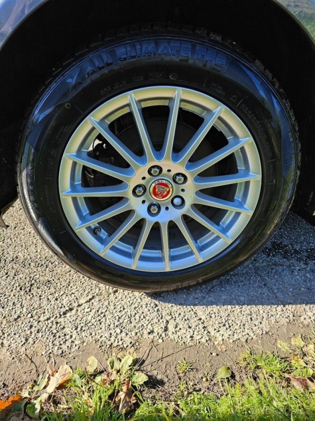 Jaguar XF 2,0   120 kW, výbava Prestige,