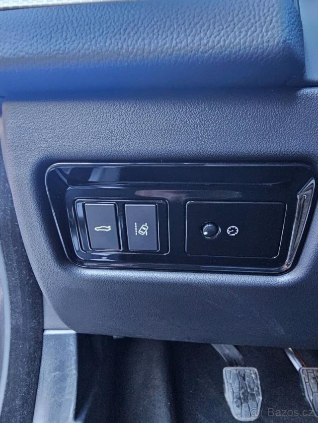 Jaguar XF 2,0   120 kW, výbava Prestige,