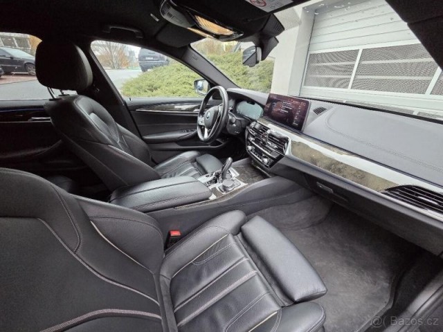 BMW Řada 5 3,0   530e 215 kW | HEAD-UP