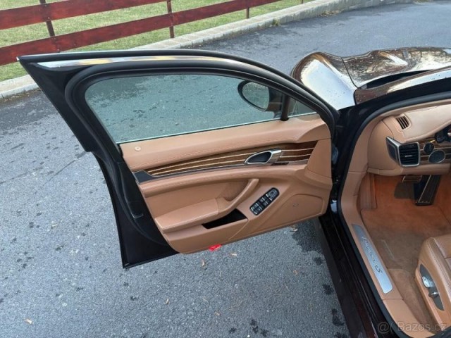 Porsche Panamera 4S