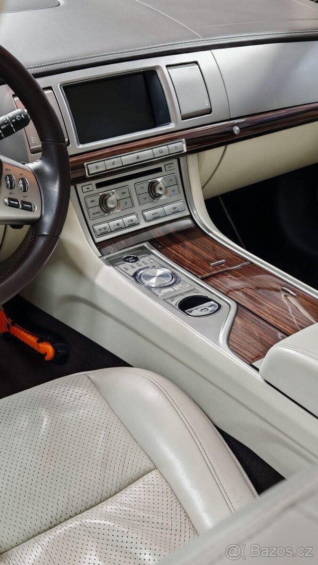 Jaguar XF 5,0   V8 – servisovaný, rozvod