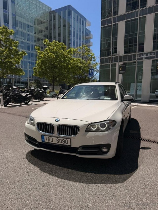 BMW Řada 5 3,0   D • Head-Up Display