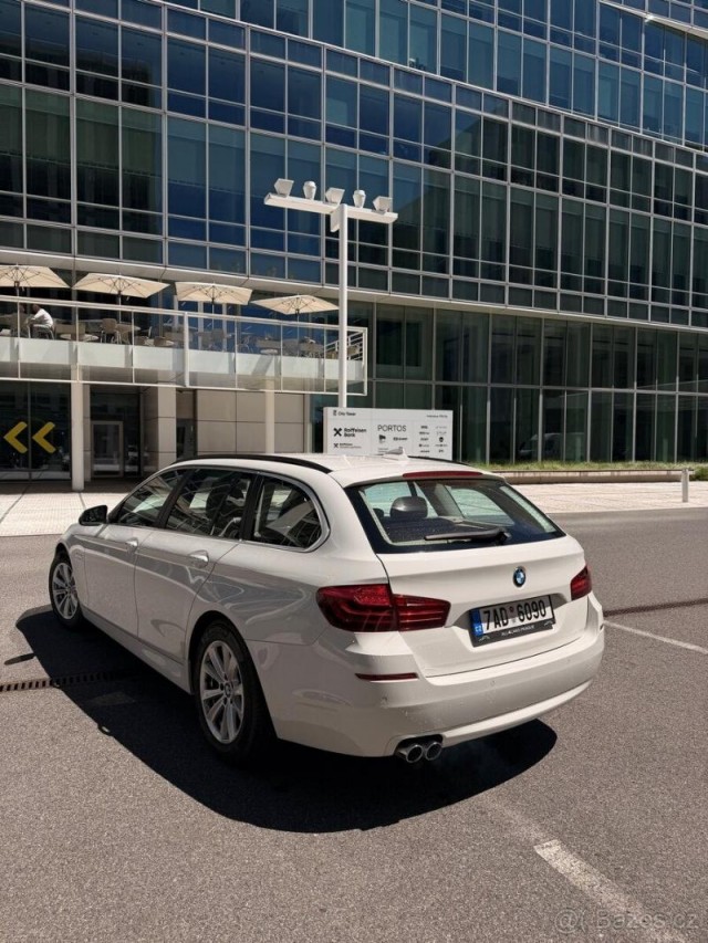 BMW Řada 5 3,0   D • Head-Up Display