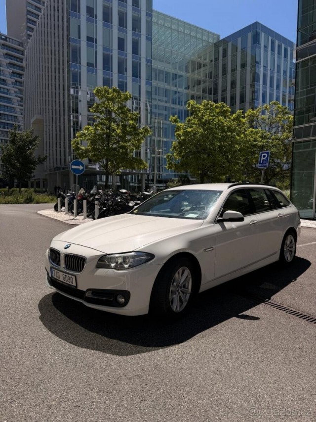 BMW Řada 5 3,0   D • Head-Up Display