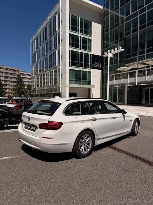 BMW Řada 5 3,0   D • Head-Up Display