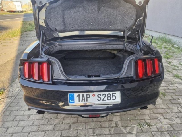 Ford Mustang 2,3   EcoBoost 317 PS výbava p