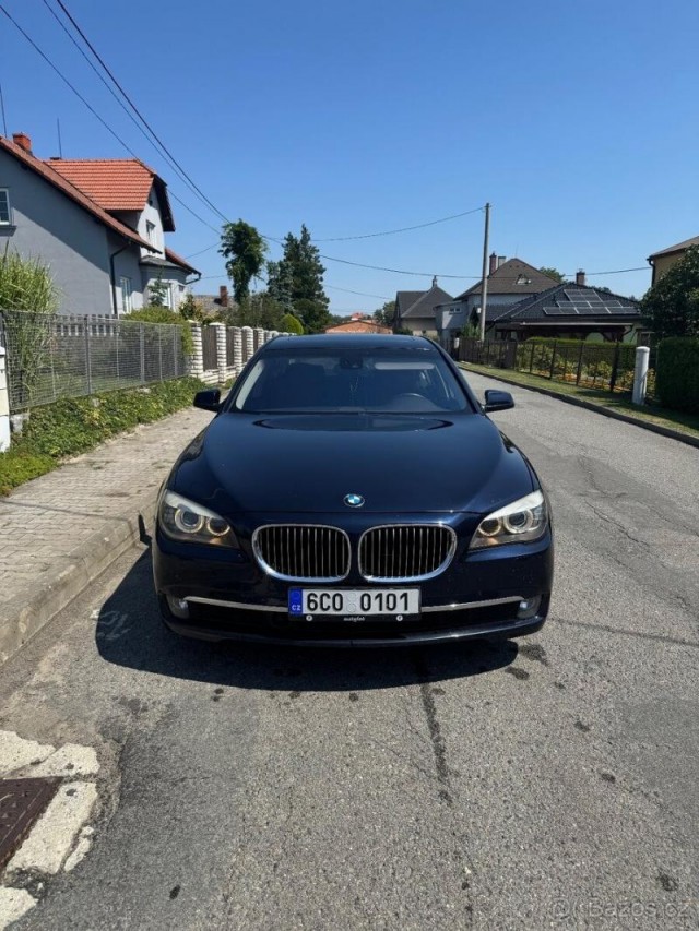 BMW Řada 7 750i F01