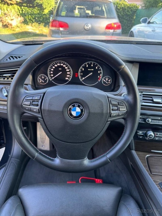 BMW Řada 7 750i F01