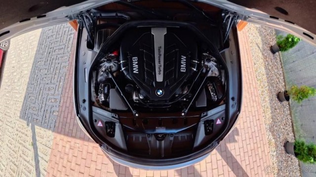 BMW Řada 7 4,4   V8 TwinPower Turbo – 450