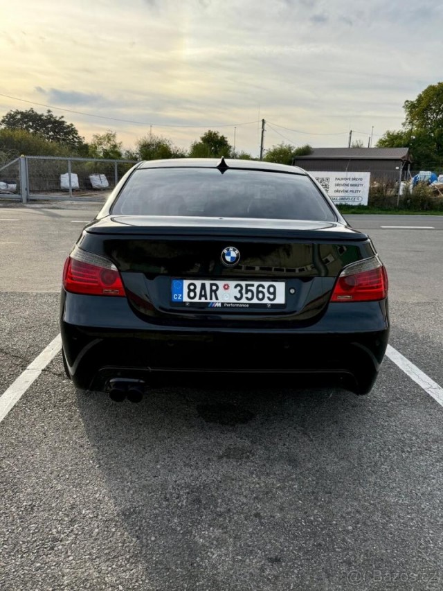BMW Řada 5 3,0   535d E60 lci black sapph