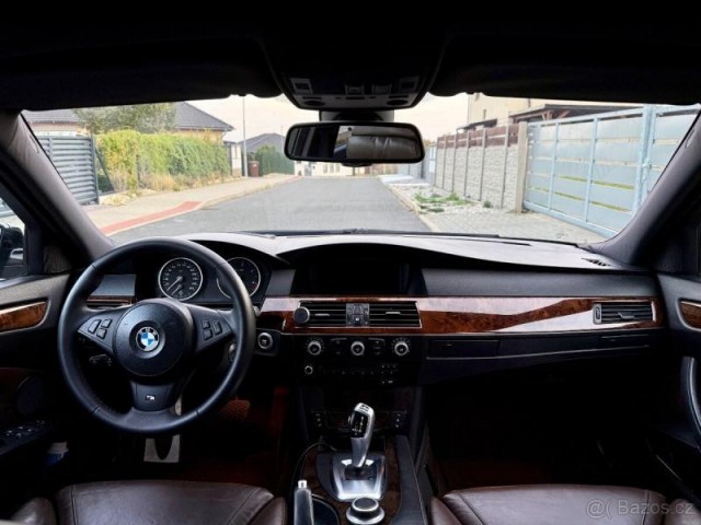 BMW Řada 5 3,0   535d E60 lci black sapph