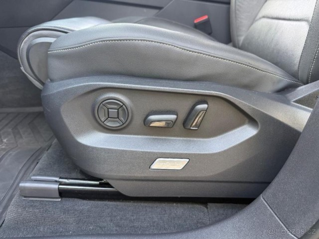 Volkswagen Touareg 3,0   V6 210kW TOP STAV