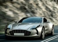 Uvažuje Mercedes-Benz o koupi Aston Martin?