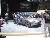 Aston Martin DB11 nemá velké zadní křídlo, proč?